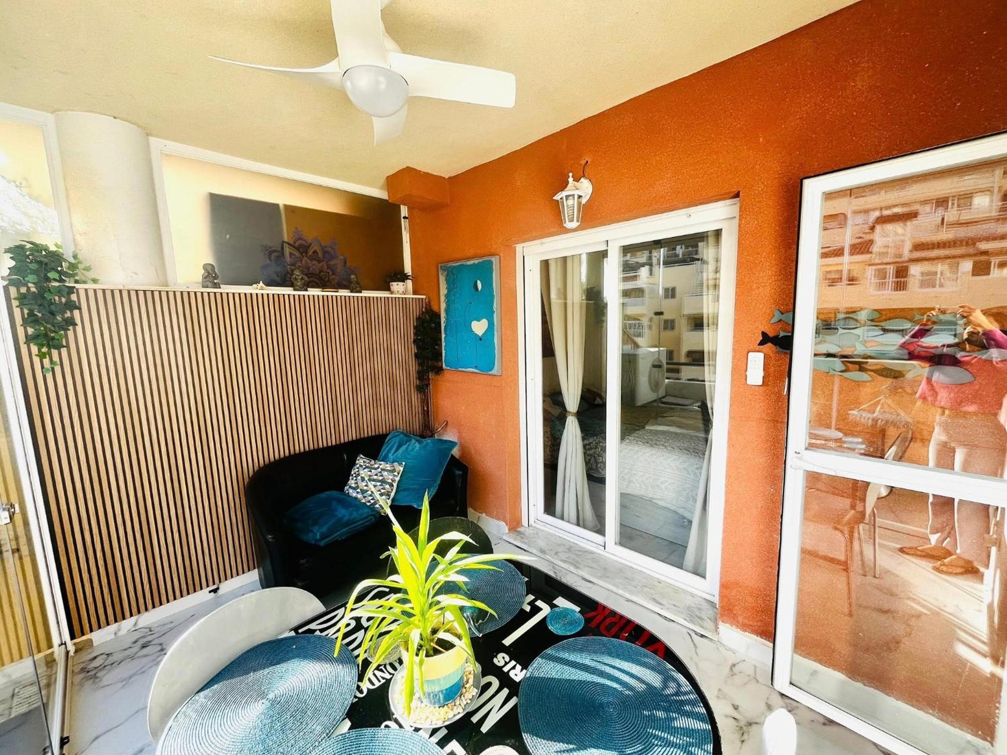Piso En Zona Tranquila De - Torrequebrada Golf Apartment